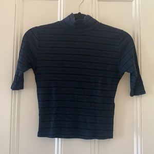 Stripped 3/4 sleeve turtleneck shirt